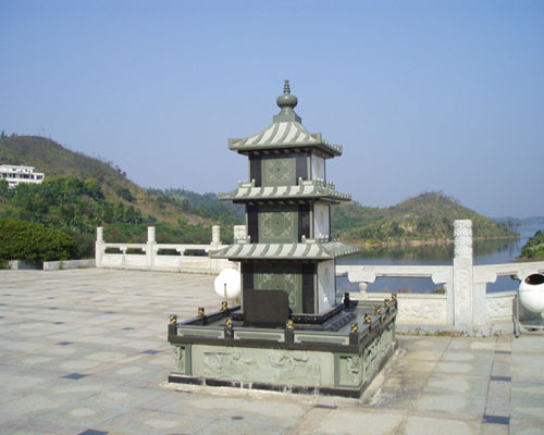 名塔林
